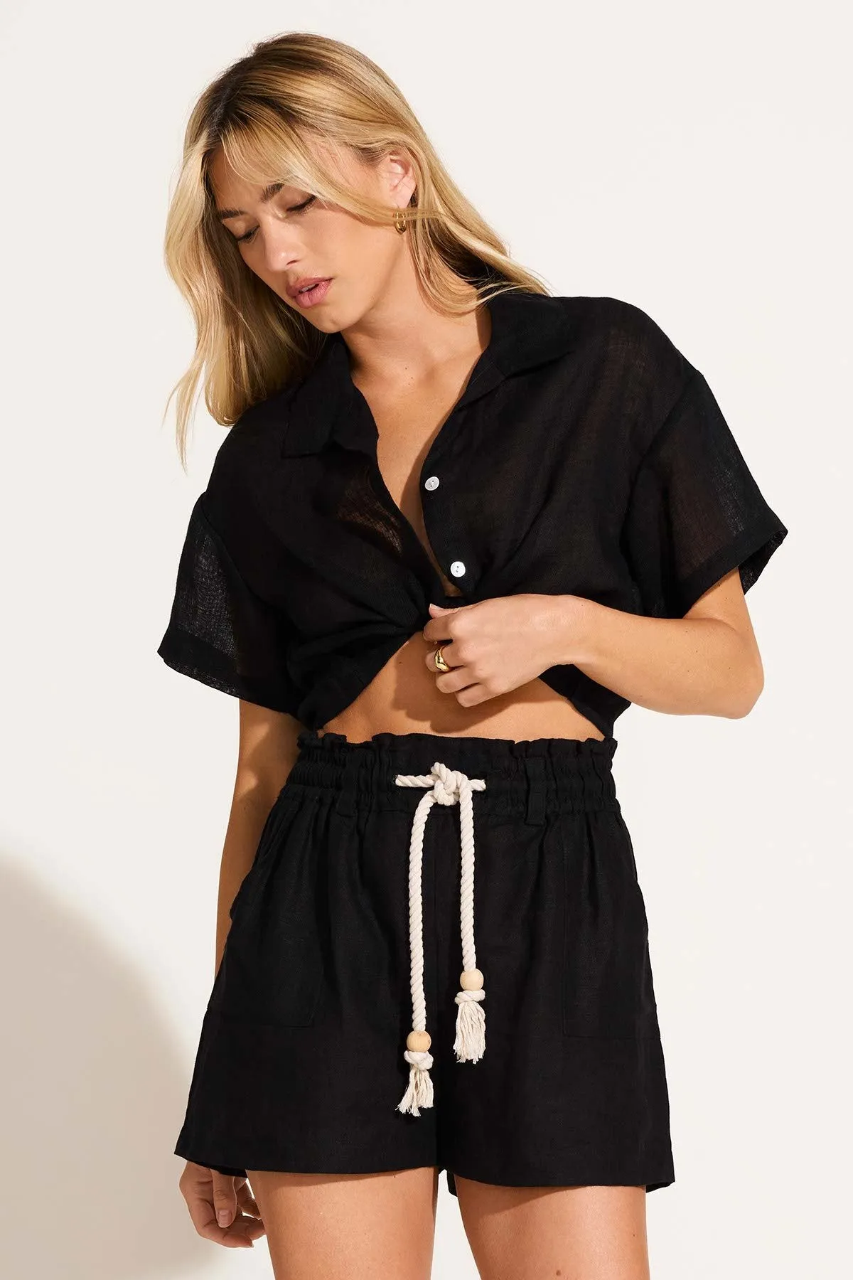 VITAMIN A Hana Cropped Linen Shirt